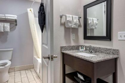 Quality Inn & Suites Evansville Downtown - image 15