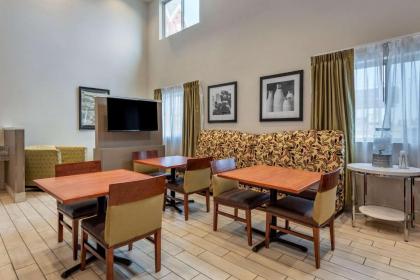 Quality Inn & Suites Evansville Downtown - image 6