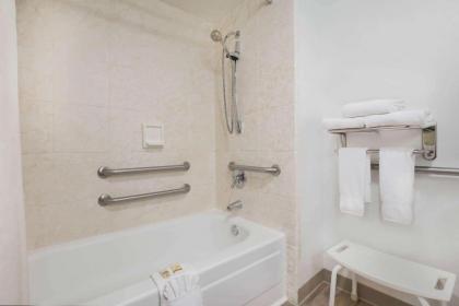 La Quinta Inn by Wyndham Everett - image 7