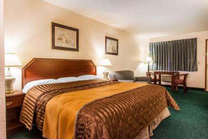 EconoLodge Everett - image 13