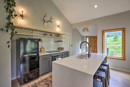 Evergreen Mountain Duplex with Trailhead Access - image 9