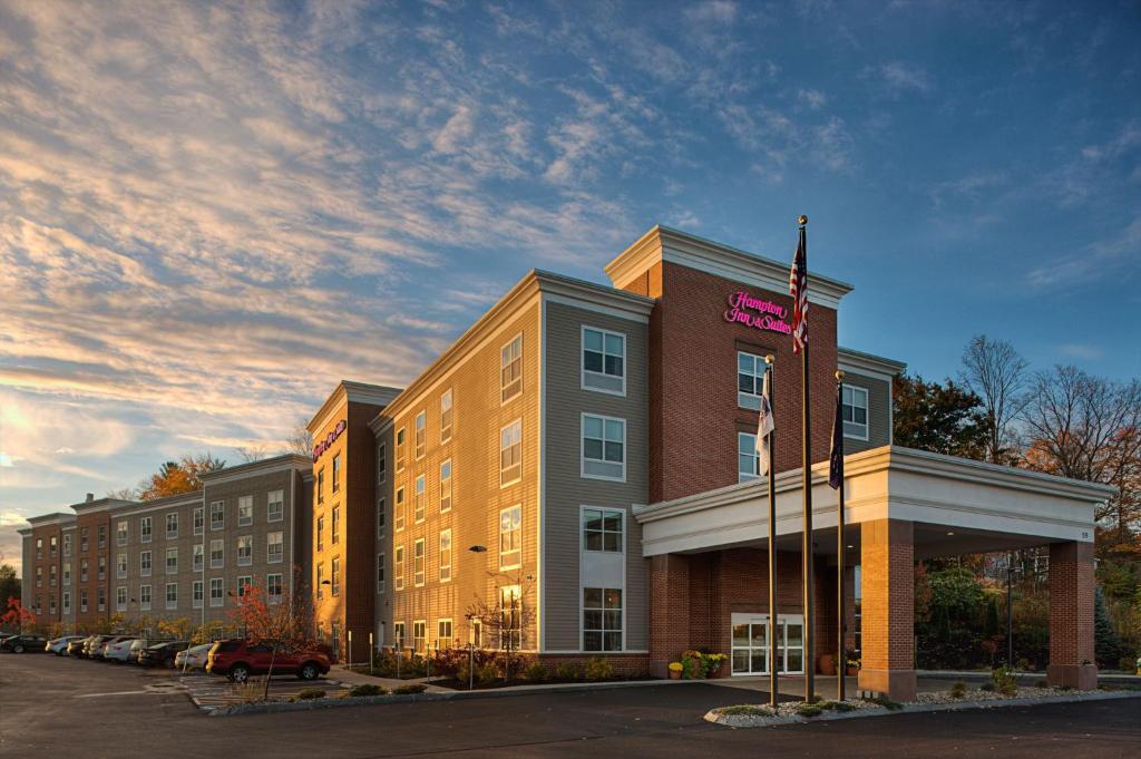Hampton Inn & Suites Exeter - main image