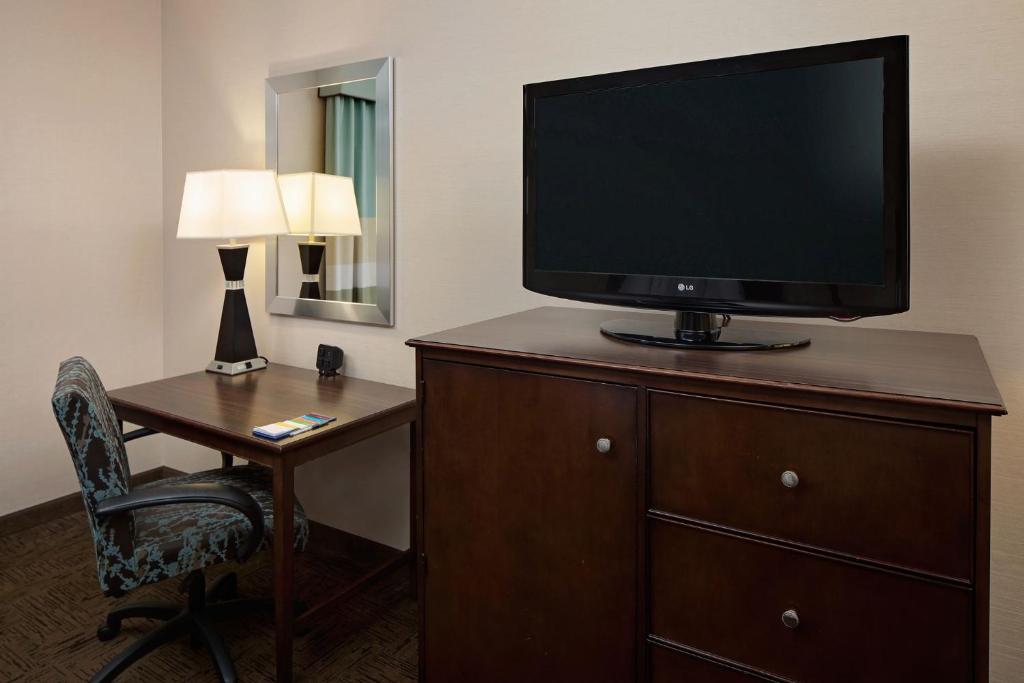 Hampton Inn & Suites Exeter - image 3