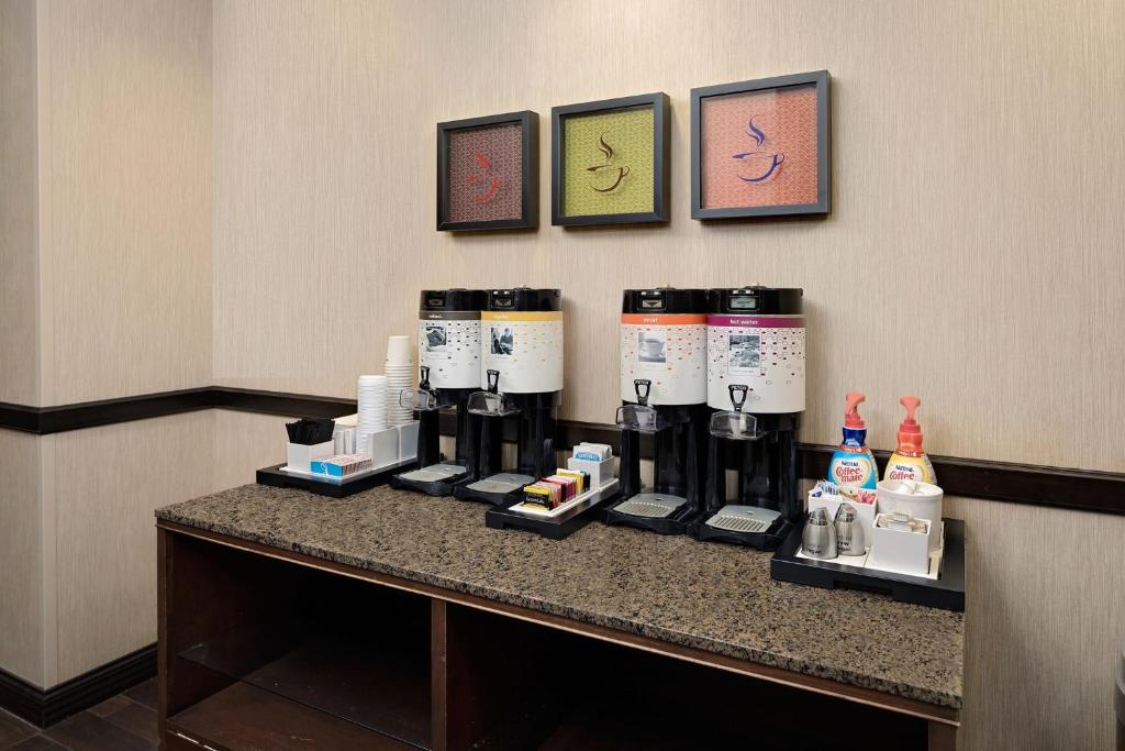 Hampton Inn & Suites Exeter - image 5