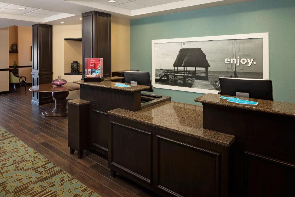 Hampton Inn & Suites Exeter - image 6