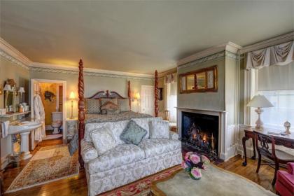 Inn by the Bandstand - image 11