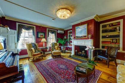 Inn by the Bandstand - image 3
