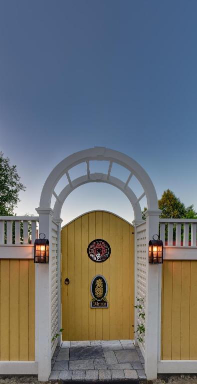 Inn by the Bandstand - image 4