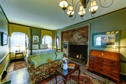 Inn by the Bandstand - image 8
