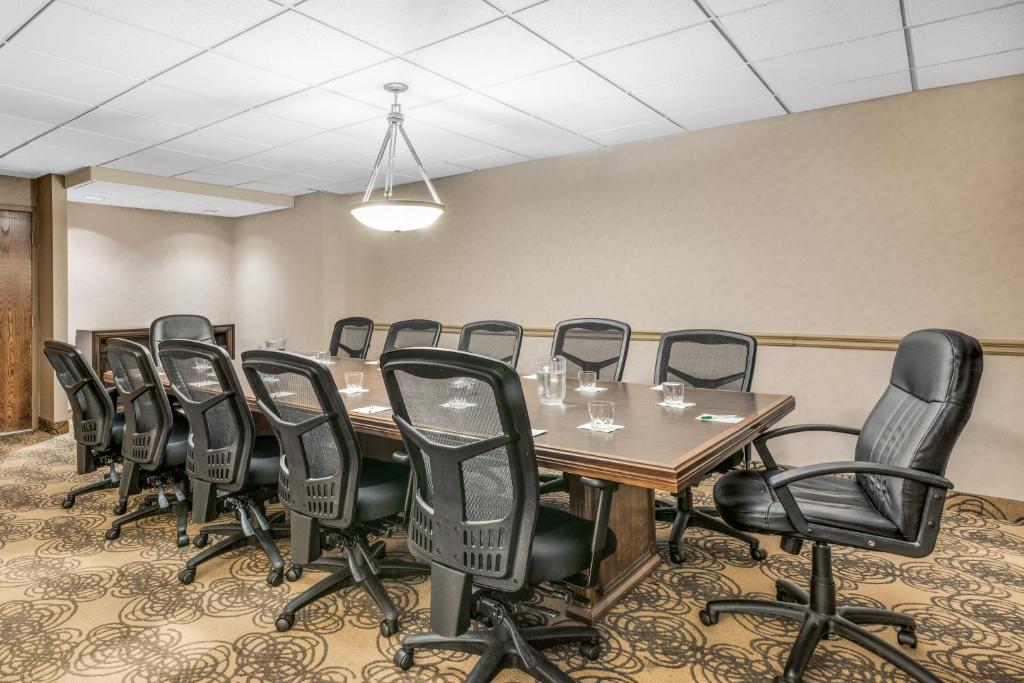 Quality Hotel and Conference Center Exton West Chester - image 3