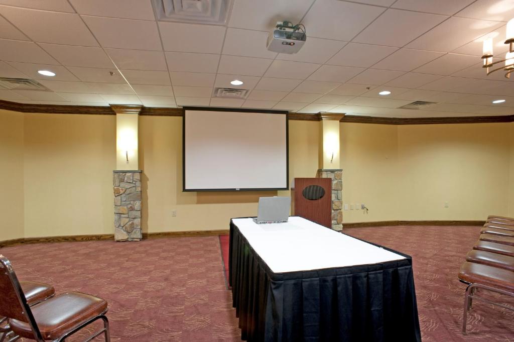 Quality Hotel and Conference Center Exton West Chester - image 4