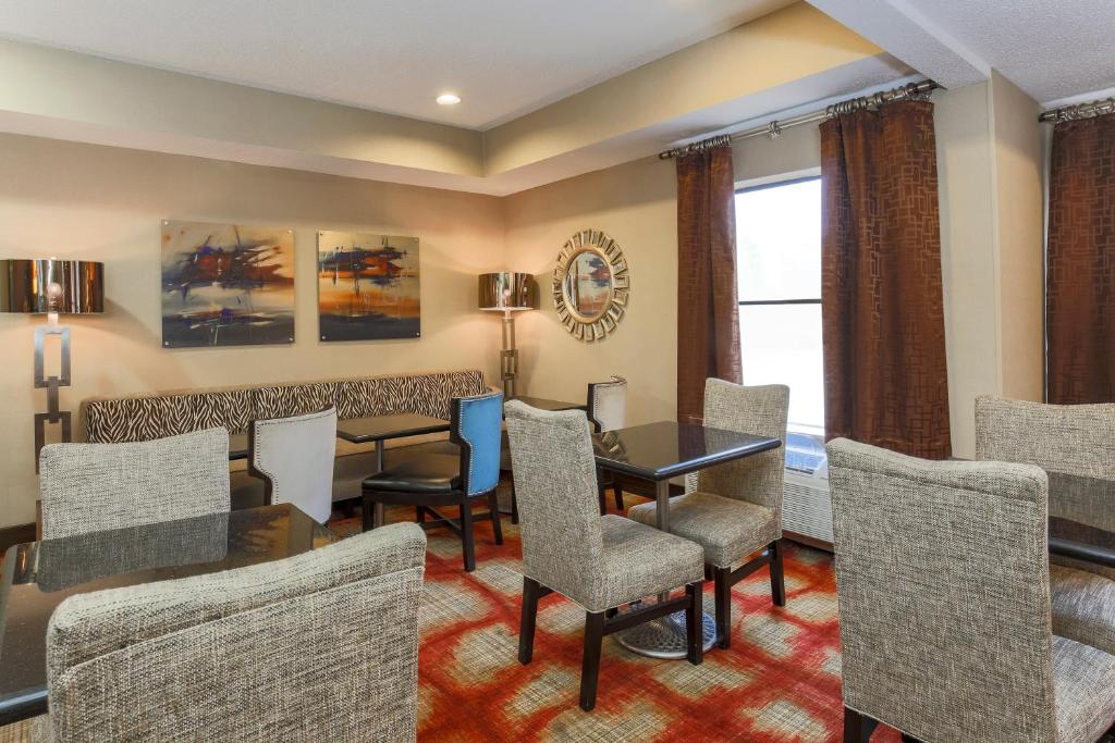 Hampton Inn Dayton/Fairborn - image 7