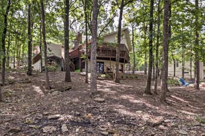 Waterfront Family Home with Deck 5 Miles to Marina! - image 15