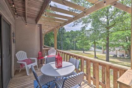 Fairfield Bay Gem with Pool Access 4 Mi to Lake