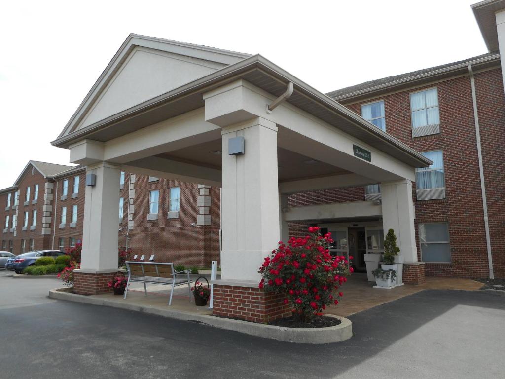 Holiday Inn Express Fairfield an IHG Hotel - main image