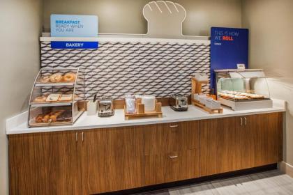 Holiday Inn Express Fairfield an IHG Hotel - image 17
