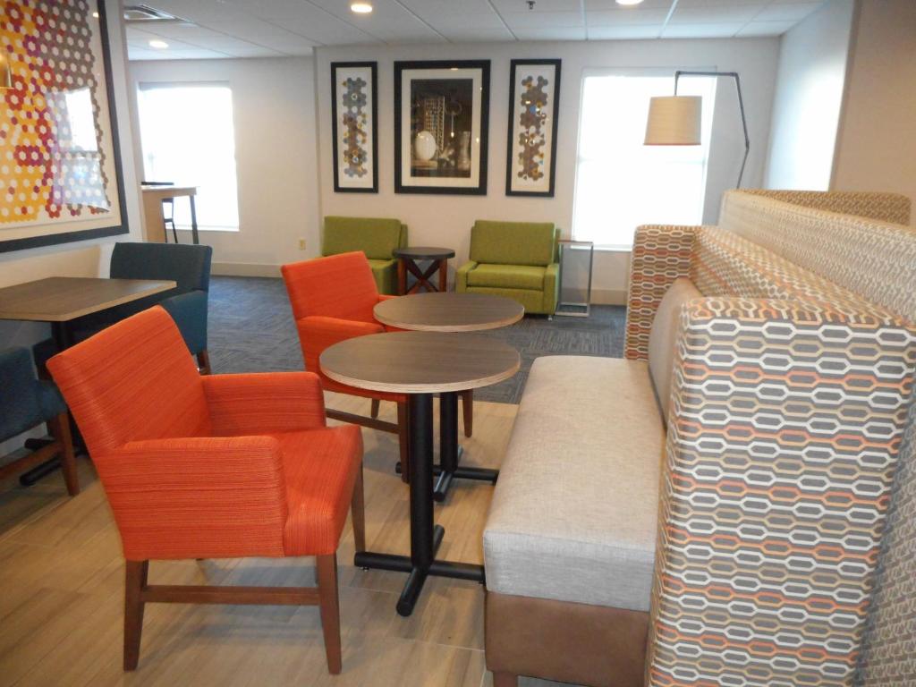 Holiday Inn Express Fairfield an IHG Hotel - image 6