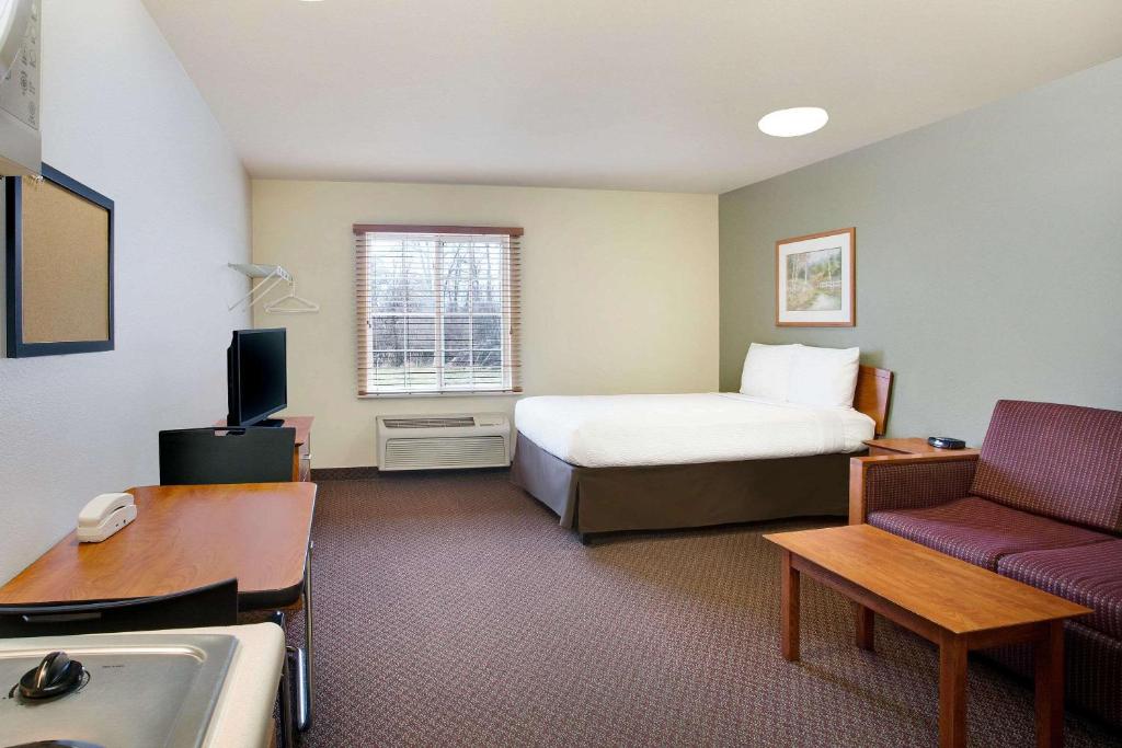 WoodSpring Suites Cincinnati Fairfield - image 6