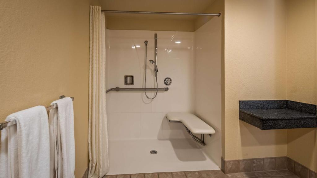 Best Western Cordelia Inn - image 7