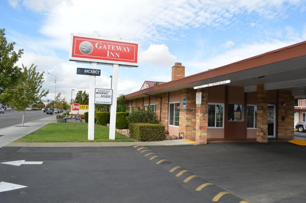 Gateway Inn Fairfield - main image