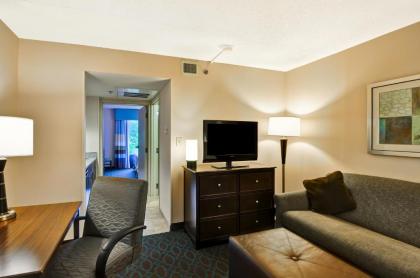 Hampton Inn New Bedford/Fairhaven - image 2