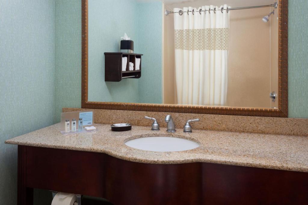 Hampton Inn New Bedford/Fairhaven - image 4