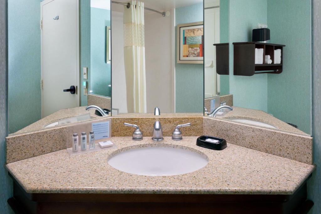 Hampton Inn New Bedford/Fairhaven - image 5