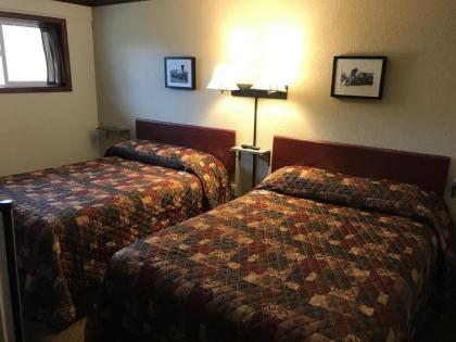 Highland Court Motel - image 15