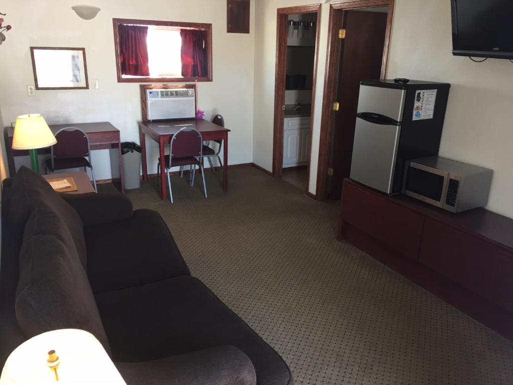 Highland Court Motel - image 2