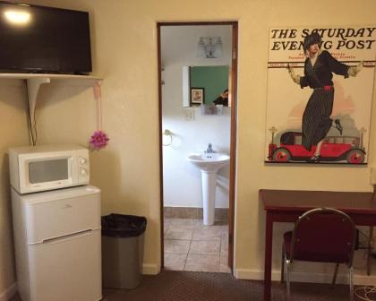 Highland Court Motel - image 5