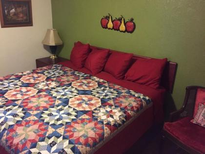 Highland Court Motel - image 8