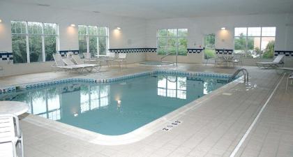 Fairfield Inn & Suites by Marriott Fairmont - image 3