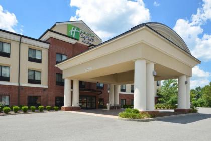 Holiday Inn Express & Suites Fairmont an IHG Hotel