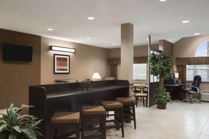 Microtel Inn & Suites Fairmont - image 10