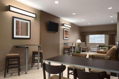 Microtel Inn & Suites Fairmont - image 5