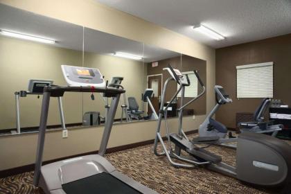 Microtel Inn & Suites Fairmont - image 9