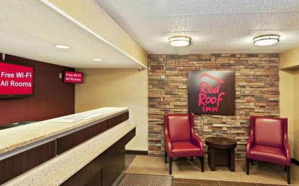 Red Roof Inn Fairmont - image 10