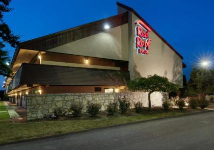 Red Roof Inn Fairmont - image 9