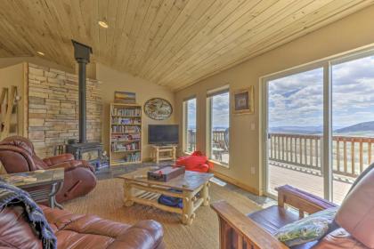Sun-Soaked Retreat with Deck 31 Mi to Breck!