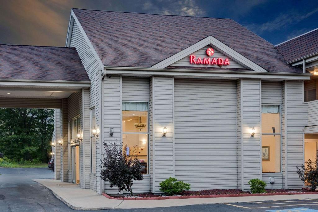 Ramada by Wyndham Cleveland Airport West - main image