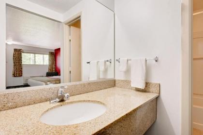 Ramada by Wyndham Cleveland Airport West - image 10