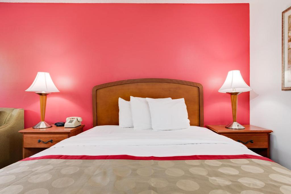 Ramada by Wyndham Cleveland Airport West - image 3