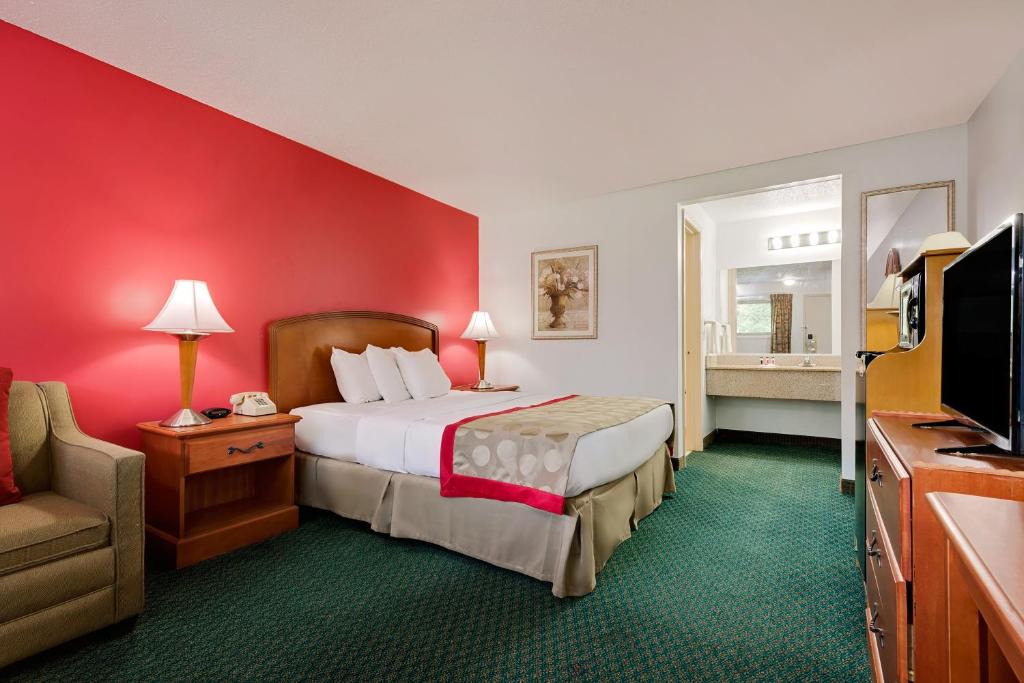 Ramada by Wyndham Cleveland Airport West - image 4