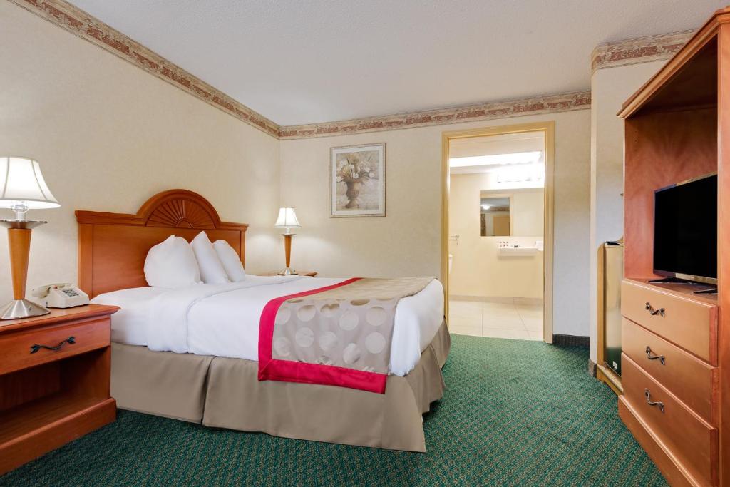 Ramada by Wyndham Cleveland Airport West - image 7