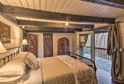 Pet-Friendly Cabin with Decks and Mountain Views! - image 11