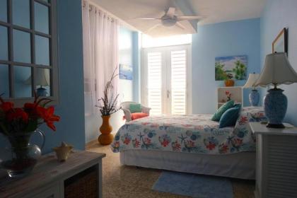 A Seascape Guest Room 