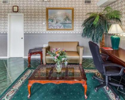 Econo Lodge Falfurrias Hwy 281 - image 14