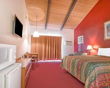 Rodeway Inn Fallbrook Downtown - image 10