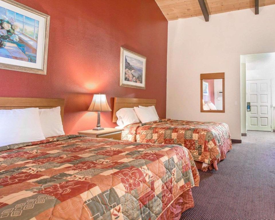 Rodeway Inn Fallbrook Downtown - image 2