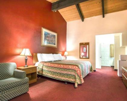 Rodeway Inn Fallbrook Downtown - image 3